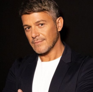 Alejandro Sanz calls for help for Ukraine